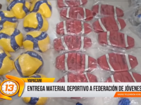 ENTREGAN MATERIAL DEPORTIVO A LA FEDERACIÓN DE JÓVENES DE YAPACANÍ.